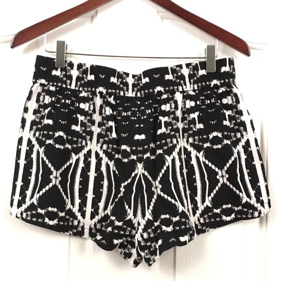 Express Black and Ivory Shorts - Picture 4 of 4